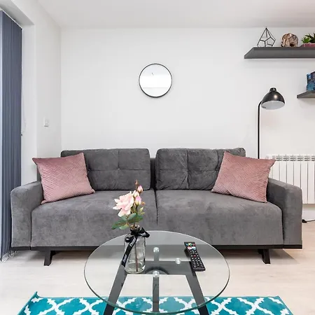 Apartment Bright Comfy Flat With Free Parking Sleeps Up To 4 *