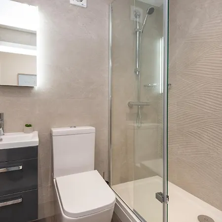 Bright Comfy Flat With Free Parking Sleeps Up To 4 * York