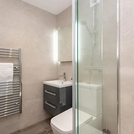 Bright Comfy Flat With Free Parking Sleeps Up To 4 * York